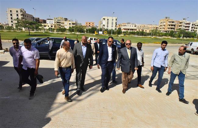 محافظ أسيوط يتفقد بعض المشروعات الاستثمارية والسكنية