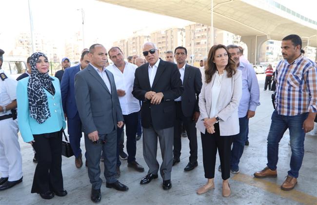 محافظ الجيزة يتابع ميدانيا سير العمل بمواقف السرفيس