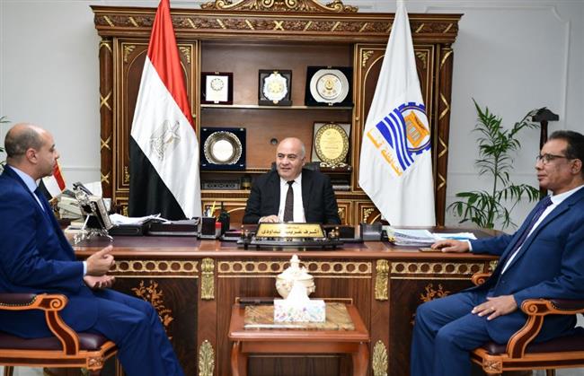 محافظ قنا يستقبل وفد الأكاديمية الوطنية للتدريب