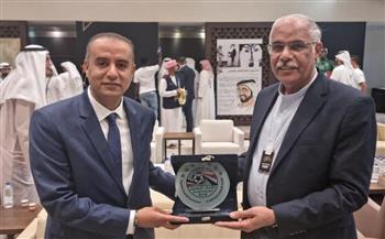   اتحاد الكرة و المتحدة للرياضة يهديان درعا لرئيس الاتحاد الجزائري