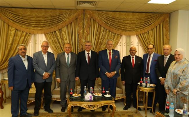 رئيس جامعة الزقازيق يشهد إحتفالية كلية الطب باليوبيل الذهبى لانتصارات أكتوبر 