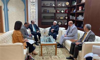   وزير الشؤون الدينية التونسي يزور مفتي الجمهورية ويشيد بعنوان المؤتمر