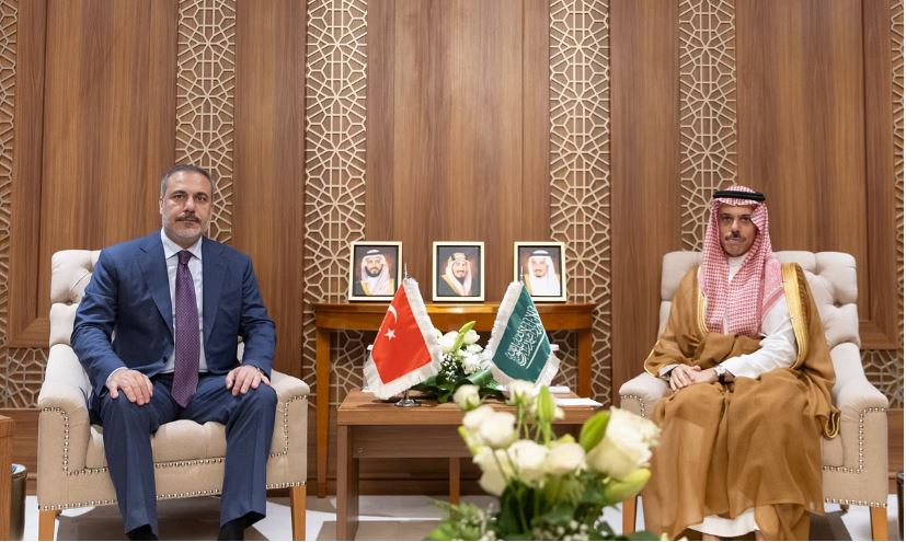 وزير الخارجية السعودي يبحث مع نظيره التركي وأمين التعاون الإسلامي الأوضاع في غزة