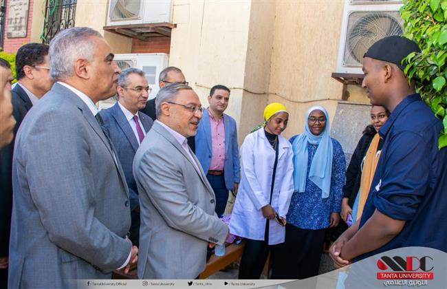 رئيس جامعة طنطا يلتقى ممثلي الأسر الطلابية والطلاب الوافدين بكلية الهندسة 