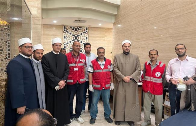 موظفو الأزهر يتبرعون بالدم لإخواننا الفلسطينين في غزة.. صور 