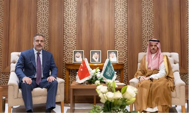 وزير الخارجية السعودي يبحث مع نظيره التركي وأمين التعاون الإسلامي الأوضاع في غزة