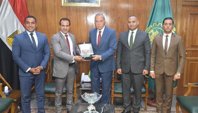 محافظ القليوبية يلتقي بأعضاء المبادرة الوطنية لتطوير الصناعات المصرية «إبدأ» 