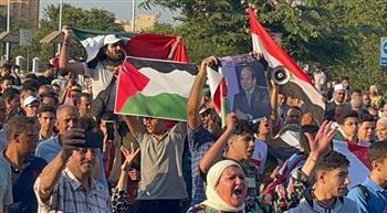 طلاب جامعة طنطا يدعمون القضية الفلسطينية ويؤيدون القيادة السياسية برفض التهجير من غزة.. صور