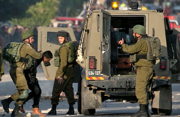 الاحتلال الإسرائيلي يعتقل 96 فلسطينيًا غالبيتهم من الأسرى المحررين