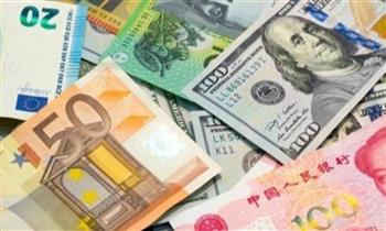   استقرار أسعار الدولار وتراجع «اليورو» و«الإسترليني» في بداية التعاملات