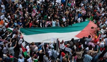   الجزائر: مسيرات شعبية حاشدة في العاصمة وعدد من المدن تضامنًا مع الشعب الفلسطيني