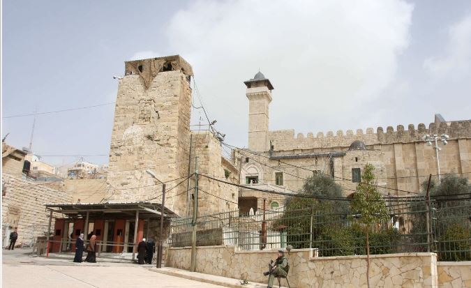 الاحتلال الإسرائيلي يغلق المسجد الإبراهيمي بذريعة الاحتفال بالأعياد اليهودية
