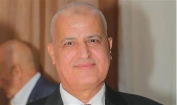 تفاصيل مصرع نقيب مهندسين أسيوط وإصابة اثنين آخرين فى حادث بالطريق الصحراوى 