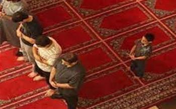 ما هي ضوابط الصلاة منفردا خلف الصف الأول؟