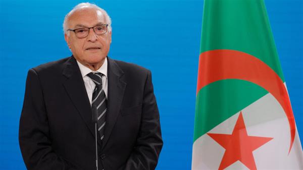 مراسلة "القاهرة الإخبارية": وزير الخارجية الجزائري يتجه للنيجر لحل الأزمة الراهنة سلميا