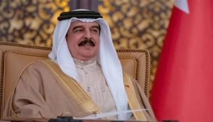 ملك البحرين يصل مصر للمشاركة في قمة القاهرة للسلام