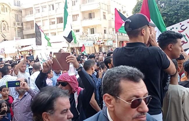 بالصور| بالروح بالدم نفديك يا أقصى.. ميدان 30 يونيو بالمنيا يحتشد بالآلاف دعمًا لفلسطين