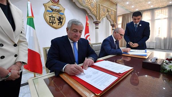 تونس وإيطاليا توقعان مذكرة تفاهم لتنظيم الهجرة الشرعية