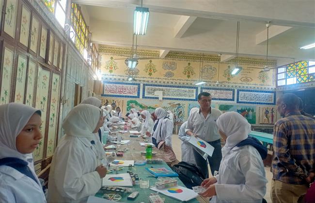 خلال جولة مفاجئة.. وكيل تعليم قنا يحيل "قفط الفنية بنات" للتحقيق