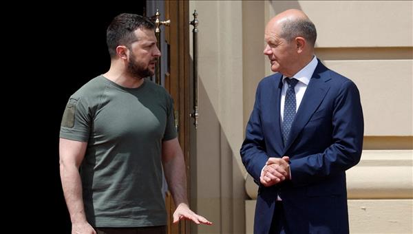 زيلينسكي يشكر شولتس على تزويد بلاده بأنظمة دفاع جوي