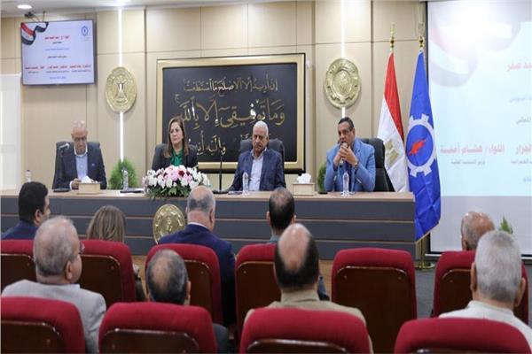 وزراء التنمية والتخطيط والإسكان يشهدون عرضا من محافظ السويس للمشروعات الخدمية بالمحافظة