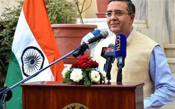   سفير الهند بالقاهرة يسلم المساعدات الإنسانية المقدمة للشعب الفلسطيني إلى الهلال الأحمر