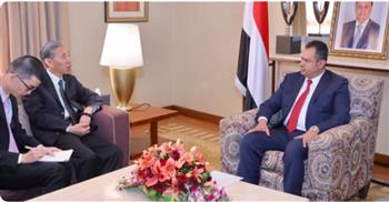   رئيس مجلس القيادة اليمني يتسلم رسالة من الرئيس الصيني تتعلق بتعزيز العلاقات الثنائية