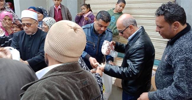 "أوقاف دمياط" تهدي "تضامن المحافظة" 8 أطنان من اللحوم و10 آلاف شنطة غذائية