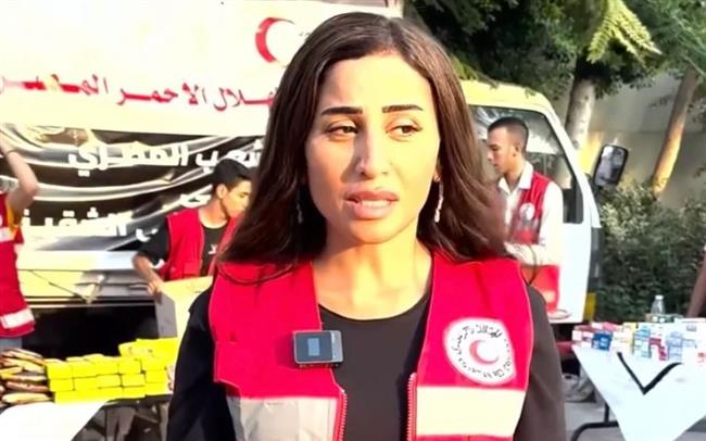 دينا الشربينى من مقر الهلال الأحمر: "نفسى الناس كلها تيجى وتساعد" 