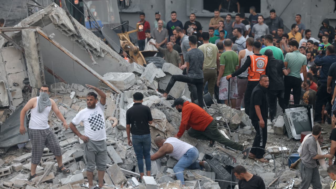 الصحة الفلسطينية: مقتل وإصابة العشرات في ضربة جوية إسرائيلية على مخيم الشاطئ بغزة