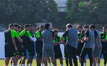 الدوري المصري.. أوسوريو يجتمع بلاعبي الزمالك في حضور مدير الكرة