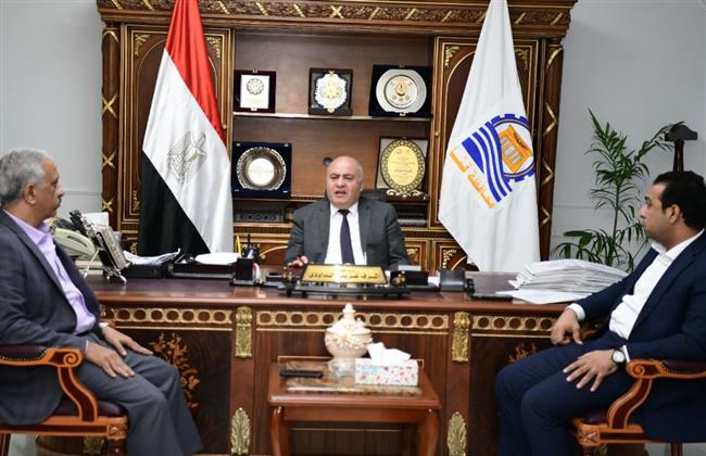 بنسبة تنفيذ بلغت 95%.. محافظ قنا يناقش الموقف التنفيذي لتطوير المنطقة الحرفية 