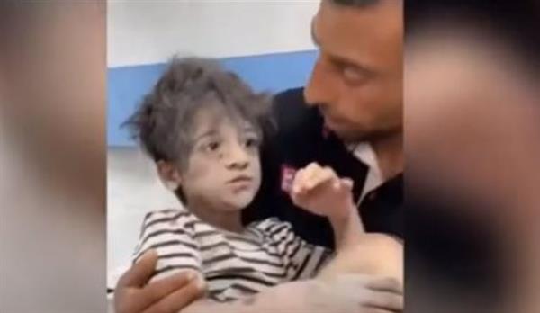 مذيعة القاهرة الإخبارية تعتذر عن التعليق على مشاهد صعبة للأطفال في غزة بعد صدمة القصف