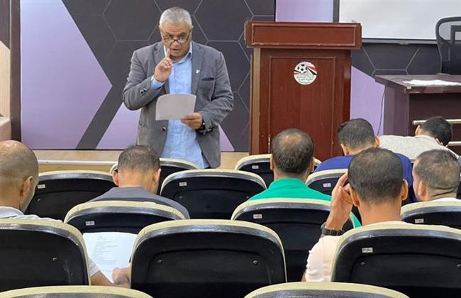 اتحاد الكرة يبدأ دورات تدريبية لتطوير "اللغة الإنجليزية" لدى الحكام