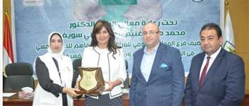 محافظ بني سويف والسفيرة نبيلة مكرم يشهدان فعاليات الندوة التوعوية ضمن الاحتفال باليوم العالمي للصحة النفسية