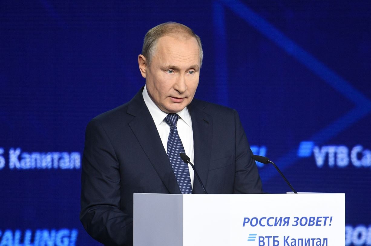 الكرملين يرجح مشاركة "بوتين" في منتدى "روسيا تنادي" الاقتصادي