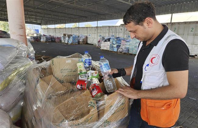 الهلال الأحمر الفلسطيني يحذر من توقف توزيع المساعدات نتيجة لعدم وجود وقود ورفض إسرائيل إدخاله