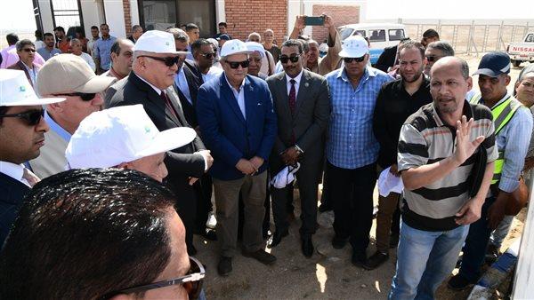 محافظ قنا يفتتح مشروع الصرف الصحي بقريتي الاشراف البحرية والمخادمة
