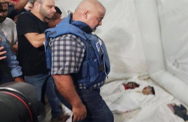 استشهاد زوجة وابنة الصحفي "وائل الدحدوح" جراء القصف الإسرائيلي علي غزة 