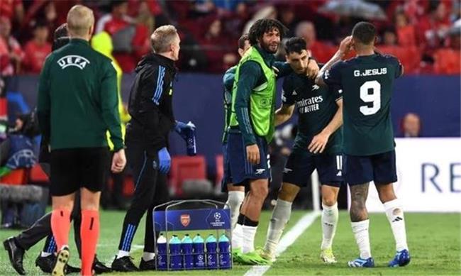 أرسنال يفوز 2-1 على مضيفه إشبيلية في دوري أبطال أوروبا