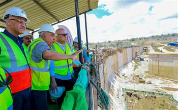   بالصور.. وزير الإسكان يتفقد مشروع سد ومحطة "جوليوس نيريرى" على نهر روفيجى بتنزانيا