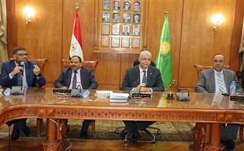 رئيس جامعة المنوفية يلتقى بوفد وزارة المالية