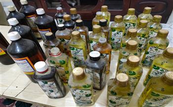   تموين الإسكندرية تضبط 34 زجاجة زيت منتهية الصلاحية بمحل عطارة شهير 