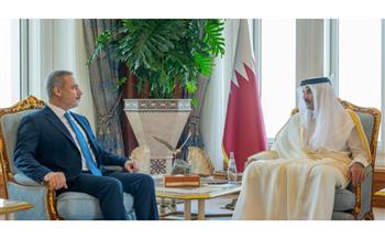  أمير قطر يؤكد ضرورة خفض التصعيد في غزة وفتح ممرات آمنة لتقديم المساعدات