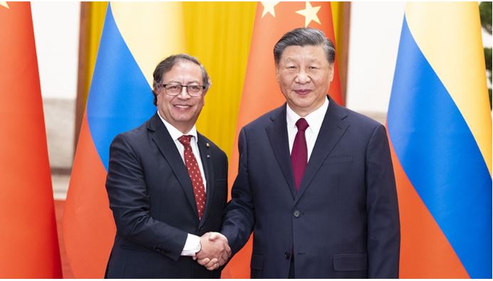 الصين وكولومبيا ترفعان علاقاتهما إلى شراكة استراتيجية