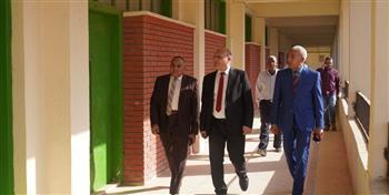 رئيس جامعة سوهاج يتفقد التجهيزات النهائية لمبني كلية الدراسات العليا والبحوث البيئية