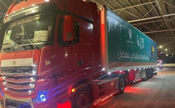   «القاهرة الإخبارية» ترصد لحظة عودة الشاحنات بعد تفريغ قافلة المساعدات الخامسة في غزة