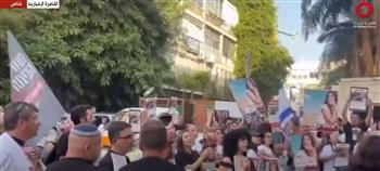   عوائل المختطفين في غزة يتظاهرون أمام السفارة المصرية بتل أبيب