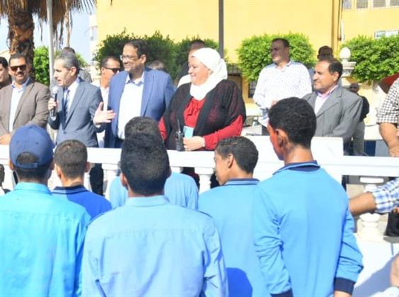 محافظ الغربية يشهد نموذج محاكاة وتجربة إخلاء للمدرسة النسيجية لمواجهة الكوارث