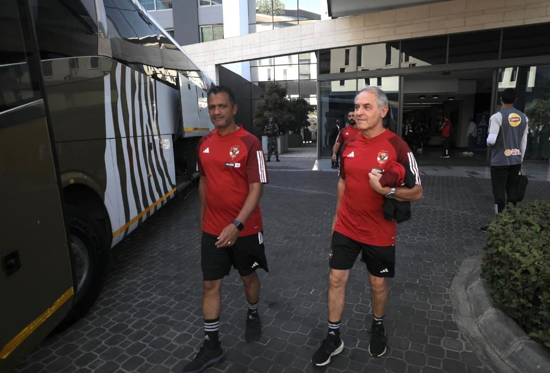 الدوري الإفريقي.. حافلة الأهلي تتحرك لخوض المران الأول بجنوب إفريقيا| بالصور
